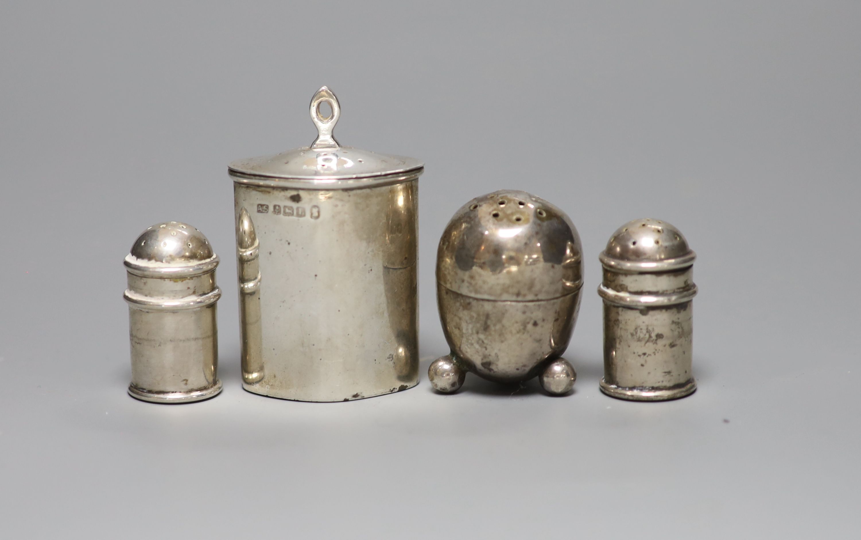 A pair of late Victorian small silver pepperettes, G.W. Harvey & Co, Birmingham, 1900, 35mm and two other silver pepperettes.